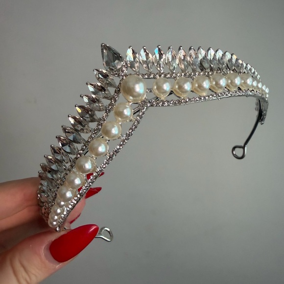 Accessories - Elegant Pearl and Crystal Headband
